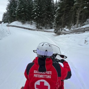 Arresto cardiaco in pista, turista salvato dalla Croce Rossa